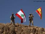 El Ejército libanés ondea la bandera española en recuerdo a las víctimas