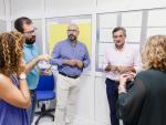Diputación entrega a Asoal una subvención de mil euros para proyectos a favor de las personas sordas