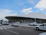 El aparcamiento del Aeropuerto de Bilbao es uno de los más caros del Estado, con 2,56 euros por hora