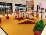 Taller de complementos con goma eva en el Club Infantil del centro comercial Los Arcos