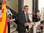El consejero catalán de Interior dice que no ha querido "hacer política" con las víctimas y pide no polemizar