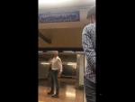Varios viajeros de Metro expulsan a un pasajero de ideología nazi que había increpado a una pareja de musulmananes
