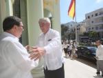 Castro y Dastis mantienen un "cordial encuentro" en La Habana durante la visita del ministro a Cuba