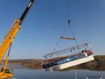 El nuevo barco que navegará en las cercanías de Monfragüe ya está en el río Tajo