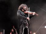El violinista Ara Malikian toca piezas de Paco de Lucía, Led Zeppelin y Bowie ante 2.300 personas en Zafra (Badajoz)