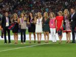 Los diez medallistas homenajeados, en el medio del Camp Nou