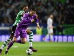 Ronaldo pugna por un balón ante Semedo.