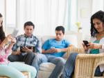Los españoles reconocen que el uso de las nuevas tecnologías les ha perjudicado la comunicación en familia