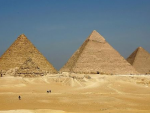 Hallan restos del templo faraónico de Ramsés II cerca de pirámides de Guiza