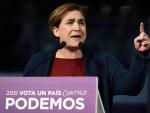 La alcaldesa de Barcelona, Ada Colau, durante un acto de campaña con Podemos.