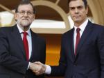Pedro Sánchez con Mariano Rajoy en La Moncloa.