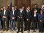 Puigdemont y su Govern destituido en el Palau de la Generalitat.