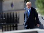 El presidente estadounidense, Donald Trump, camina por el jardín de la Casa Blanca después de reunirse con motivo del 70 aniversario del Consejo de Seguridad Nacional en Washington D.C (Estados Unidos) hoy, 28 de septiembre de 2017. EFE/SHAWN THEW
