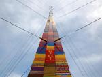 Fotografía de la torre de Lego más alta del mundo.