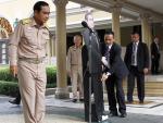 Fotografía de la figura de cartón del jefe de la junta militar de Tailandia.