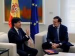 Mariano Rajoy conversa con el presidente de Societat Civil Catalana, José Rosiñol