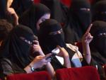 Mujeres en un cine en Riad.