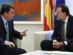 Rajoy con el portavoz parlamentario del PNV, Aitor Esteban