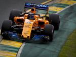 Alonso durante la sesión de calificación del GP de Australia (EFE/EPA/DIEGO AZUBEL)