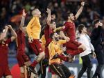 Fotografía de los jugadores de la Roma celebrando la victoria ante el Barcelona.