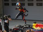 La reacción de Ricciardo tras conquistar el GP de China el 15 de abril (EFE/EPA/DIEGO AZUBEL)
