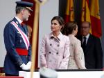 El rey Felipe, acompañado por la Reina Letizia, preside el acto central del Día de las Fuerzas Armadas en Logroño (EFE/David Aguilar)