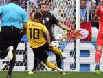 Eden Hazard se dispone a anotar el 4-1 durante el encuentro de la fase preliminar del grupo G entre Bélgica y Túnez en Moscú, el 23 de junio de 2018. (EFE/EPA/FACUNDO ARRIZABALAGA)