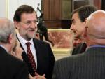 Zapatero y Rajoy esperan el fin de ETA y difieren ante la carta de los presos