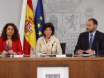 Los ministros Isabel Celaá, María Jesús Montero y José Luis Ábalos tras el Consejo de Ministros
