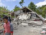 Vista de una casa derrumbada después del terremoto en Lombok, Indonesia, el 29 de julio de 2018 (EFE / EPA / EKA RAMADANI)