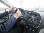 Un estudio revela que más de 175.000 conductores valencianos reconocen utilizar el móvil con el coche en marcha