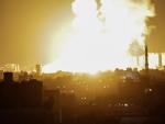 Vista del humo tras los ataques aéreos israelíes en sitios de Hamas en la ciudad de Gaza