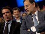 El expresidente José María Aznar y Mariano Rajoy, juntos en una Convención del PP EFE