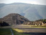 Descubren una cámara y un túnel bajo la Pirámide de la Luna de Teotihuacan