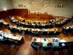 PSOE e IU sacan adelante la propuesta para que el Parlamento extremeño recurra ante el TC el cambio de la 'ecotasa'