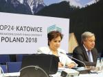 El secretario general de la ONU, Antonio Guterres (d), y la secretaria ejecutiva de la ONU para el Cambio Climático, Patricia Espinosa (i), asiste a la cumbre del clima (COP24) de Katowice (Polonia)