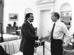 Mendez saludando al presidente Carter en la Casa Blanca (US. Gov)
