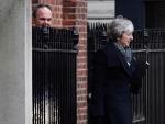 Theresa May a su salida este lunes del 10 de Downing street para dirigirse a la Cámara de los Comunes.