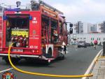 Los bomberos han acudido a extinguir el fuego y evacuar la zona. / Bomberos de Santander