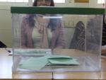 Urna para las elecciones al Parlamento de Andalucía