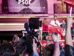Pedro Sánchez celebra su victoria en Ferraz