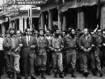 Fidel Castro (izquierda), junto al Che Guevara (centro) y otros mandatarios castristas en 1960