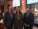 Michael Golden de NYT y la alcaldesa de Glasgow, Eva Bolander, junto a Fernando de Yarza López-Madrazo / HA