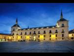 Vista nocturna de la fachada del Palacio Ducal de Lerma © Paradores