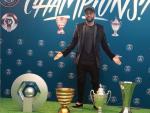 Dani Alves con los trofeos ganados en el club parisino. /Instagram