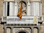 Torra sigue con el pulso: se niega a quitar el lazo amarillo de la Generalitat