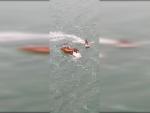 Rescatados siete niños que estaban a la deriva en un velero