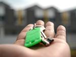 Fotografía de las llaves de una vivienda para alquilar.