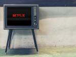 Televisión 'retro' con el logo de Netflix en la pantalla