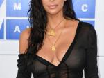 Roban a Kim Kardashian en París joyas por varios millones de dólares (policía)